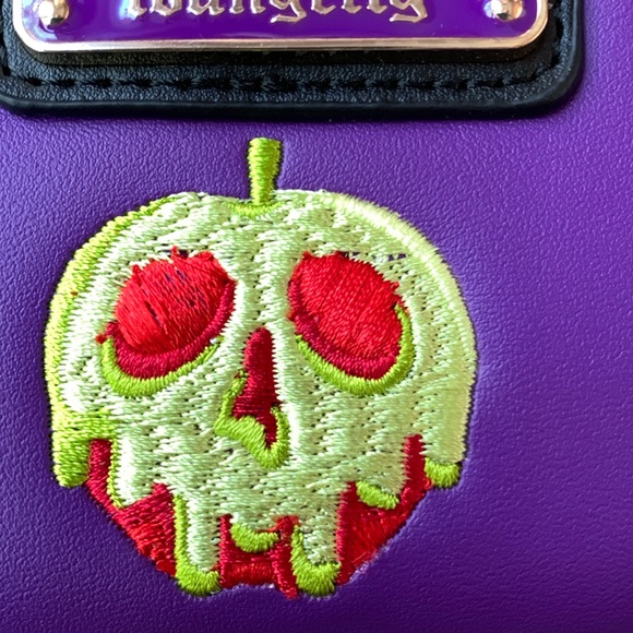 Loungefly Disney Snow White Evil Queen Sequin Cosplay Zip Around Wallet - Picture 7 of 16